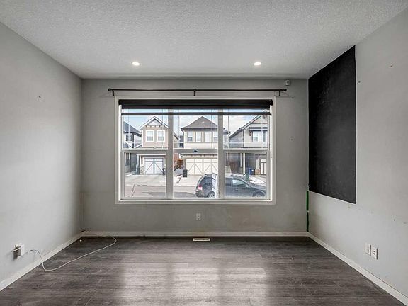 5th image of 77 E Masters St SE