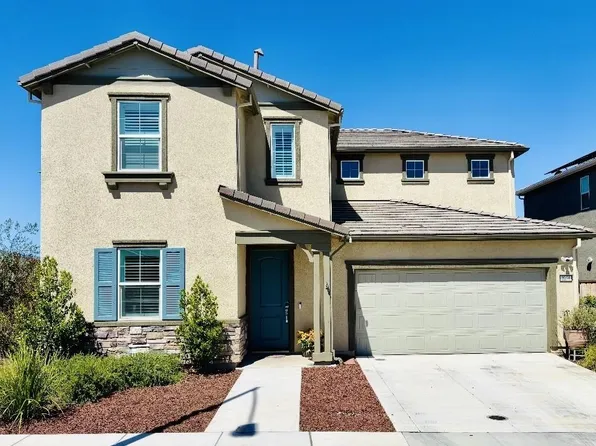 2201 Brighton Dr, Hollister, CA 95023
