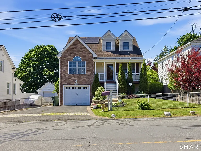 305 Sylvan St — Photo 1