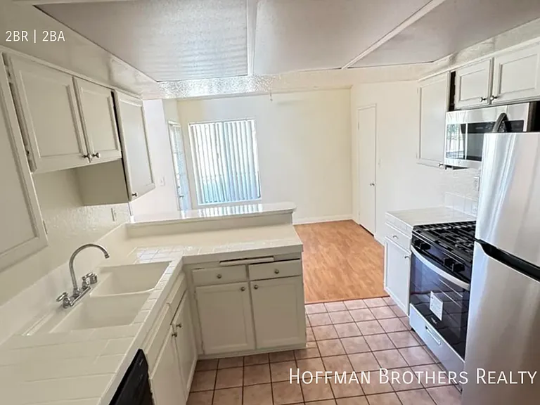 18144 Burbank Blvd #203 — Photo 2