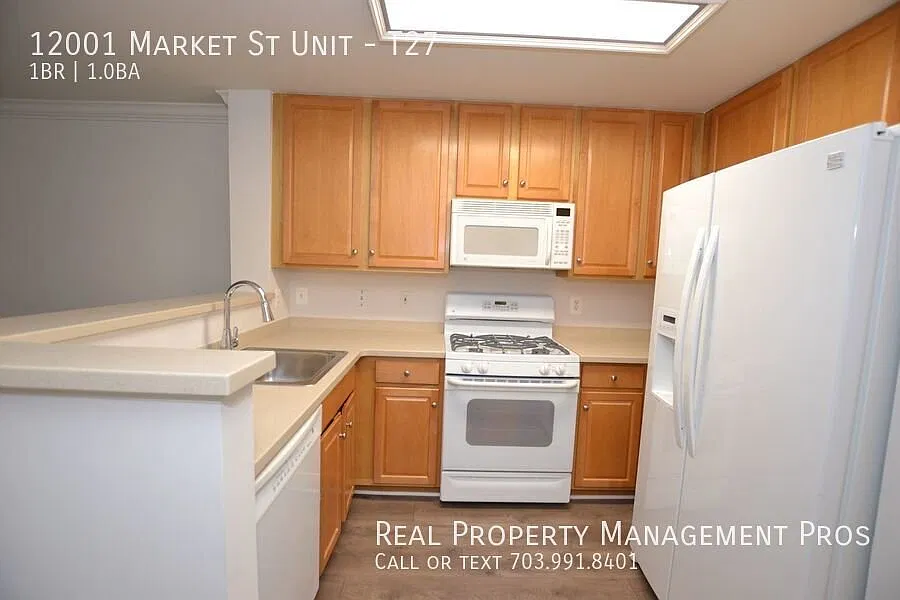 Beautifully Maintained 1st Floor Condo Available in Market Street at Town Center! — Photo 3