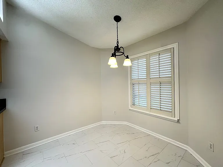 1803 Canterbury Ln — Photo 11