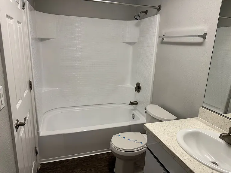 Villa Del Sol Apartments — Photo 122