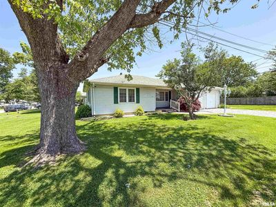 322 Oak St, Flora, IL, 62839