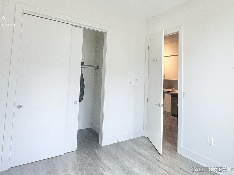212 King William St S #1405 — Photo 5