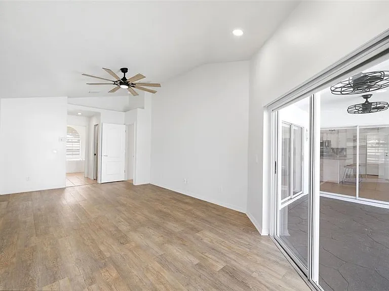 2210 Towering Oaks Cir — Photo 23