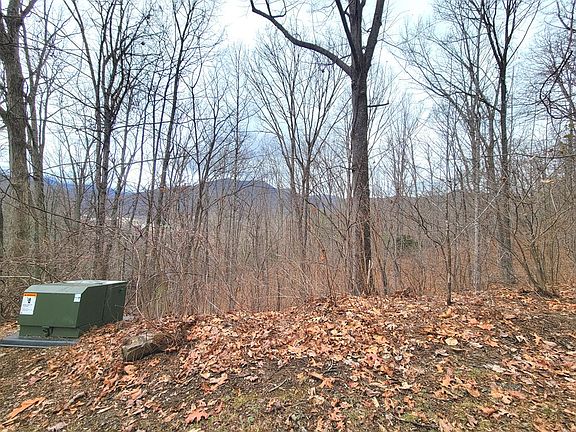 5th image of 440 Windy Hill Dr