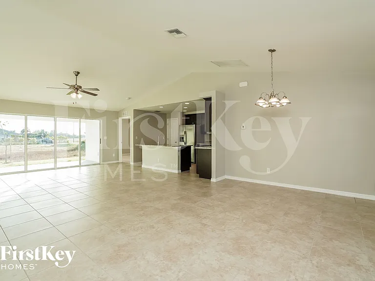 2127 NW 41st Pl — Photo 4
