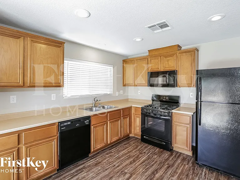 9120 Patrick Henry Ave — Photo 7