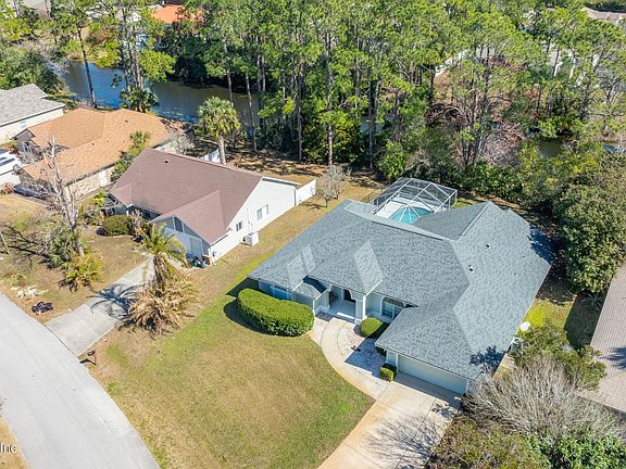 4th image of 32 WALKER Drive