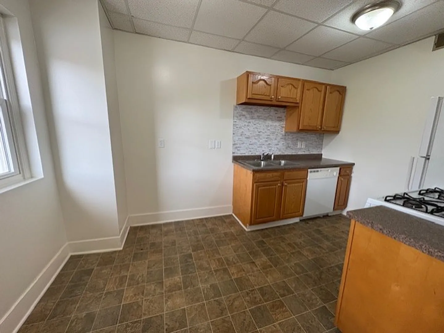 Updated 1BR Apartment Near Downtown Akron with Brand-New Bathroom — Photo 3