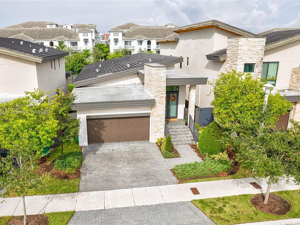 1st image of 7646 NW 103rd Pl