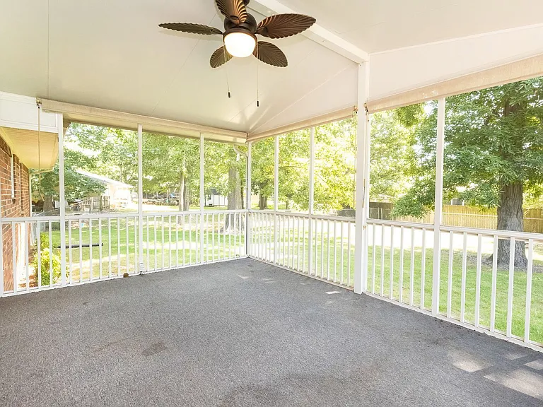 8260 Oxford Dr — Photo 24