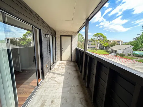 3015 Walnut Bend Ln APT 26, Houston, TX 77042