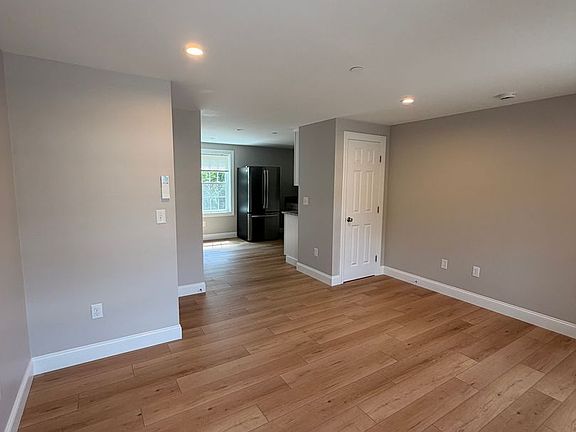 5th image of 439 Main St #203