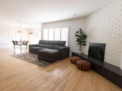 23800 Calvert St, Woodland Hills, CA, 91367