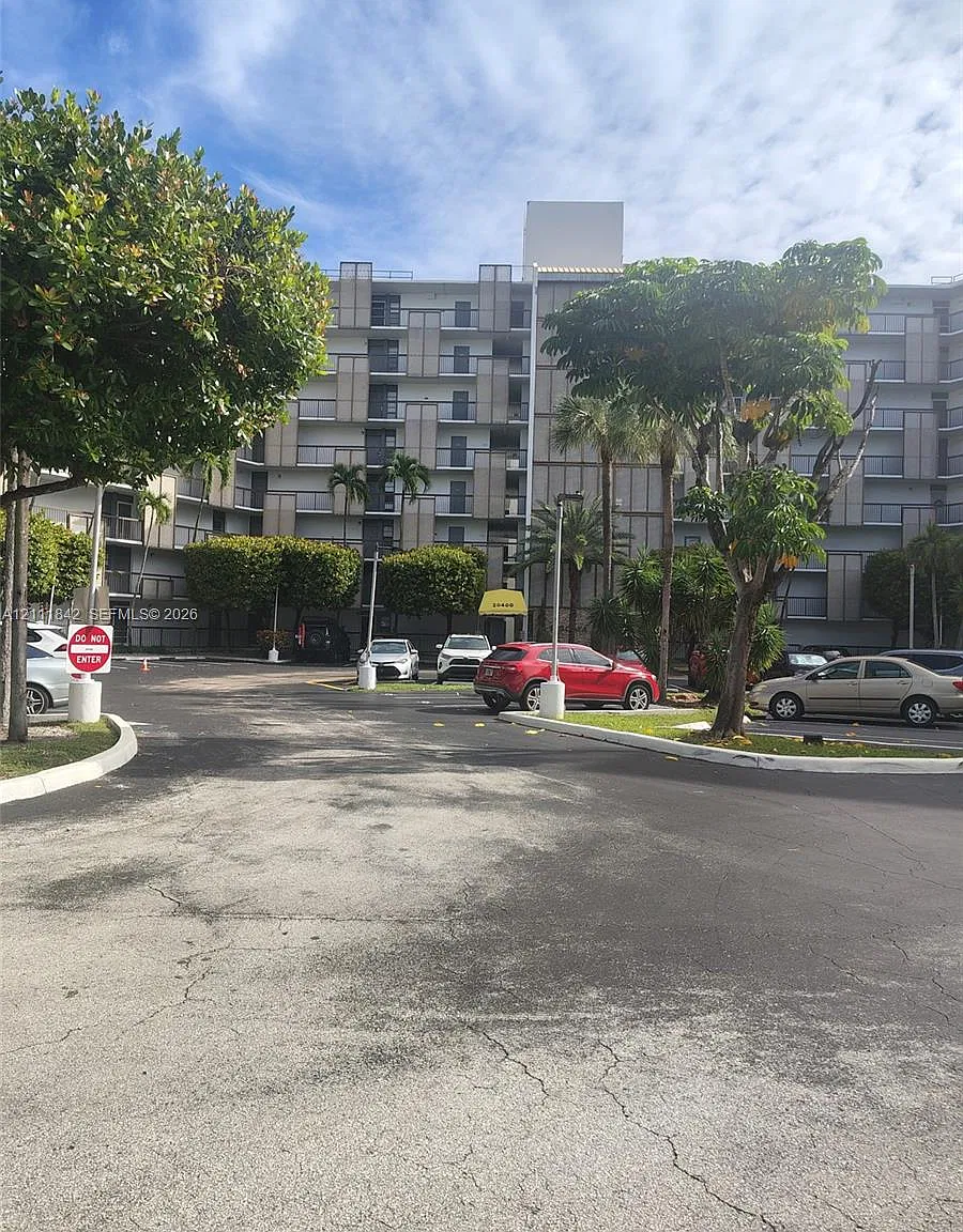 Biscaya Iv Condo — Photo 2