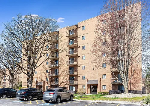 6040 Lake Bluff Dr #402 Photo 1
