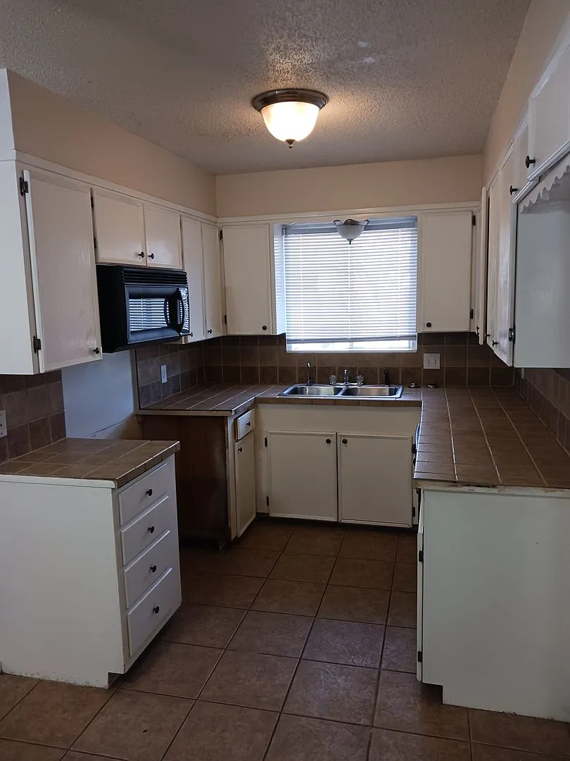 Welcome Home To Comfortable Living In Sherwood Terrace Addition Available Now! — Photo 3