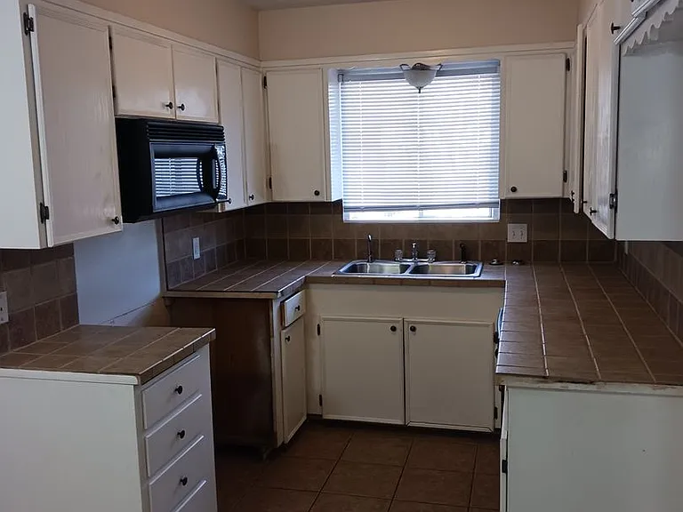 282 Mockingbird Ln — Photo 3