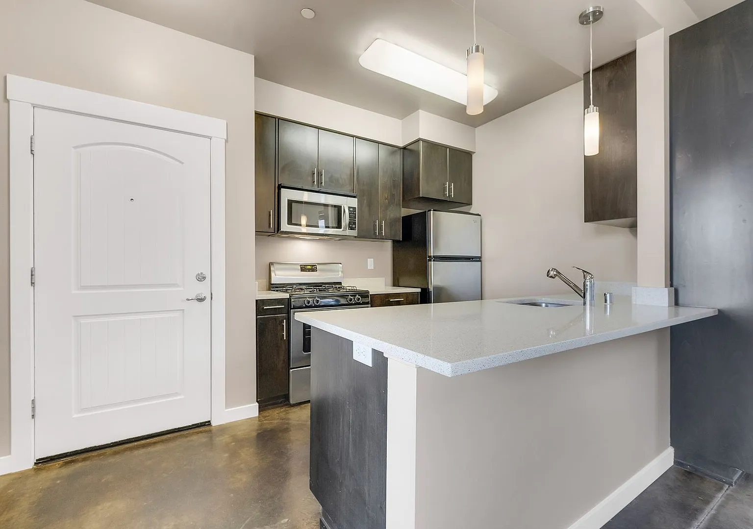 2 Bedroom, 1 Bath Available! — Photo 3