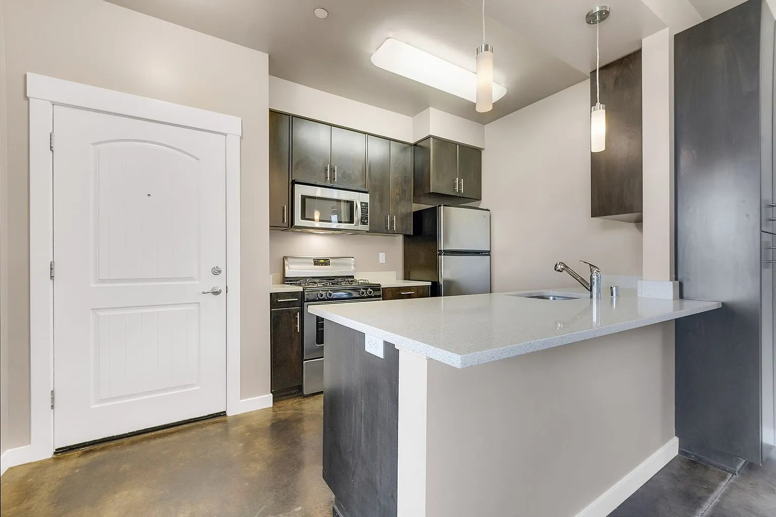 2602 E 20th St #2B-1Ba-817Sqft photo 1