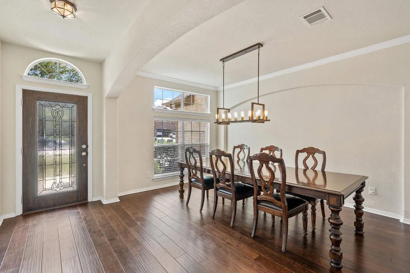 4 bed, 2.5 bath, 3203 sqft, $2,600 — Photo 3