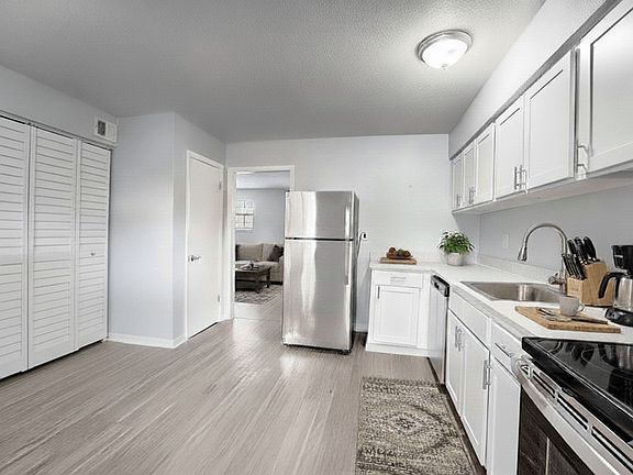 5th image of 4111 N Poplar Ave #812WDC