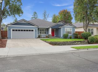 948 Black Wolf Ln, Eagle Pt, OR 97524