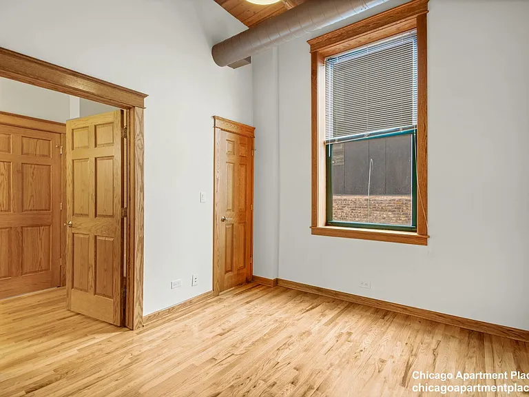 216 N May St #101 — Photo 9