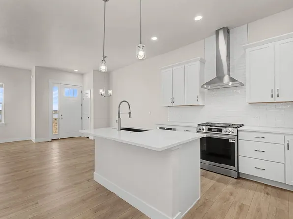 4216 Trapper Lake Dr, Loveland, CO 80538