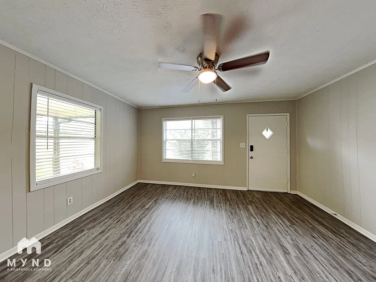 Building Photo - 6242 Green Acres Dr SW