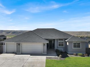 73302 E Grand Bluff Loop, Kennewick, WA 99338