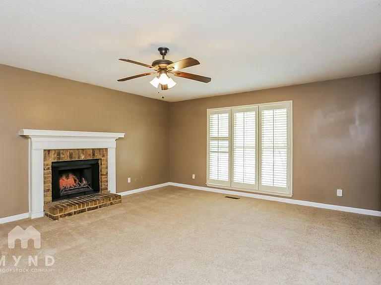 2574 Overlake Dr — Photo 5
