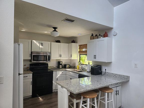 4th image of 27 Mark Twain Ln