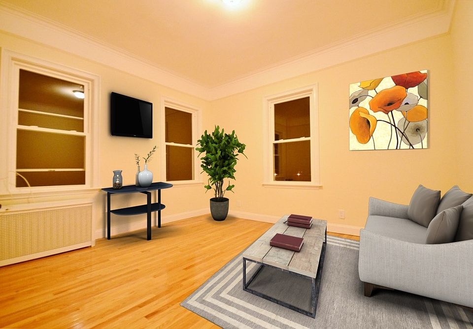 1st image of 1024 Clarence Ave APT 3