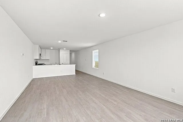 3 bed, 2.0 bath, 1402 sqft, $1,550 — Photo 4