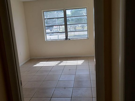 3rd image of 801 S Royal Poinciana Blvd