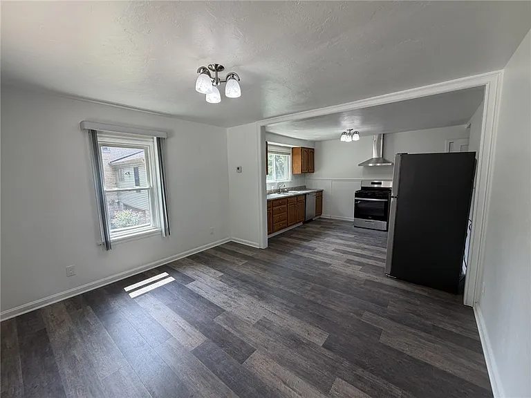 1113 Rochester Rd — Photo 17