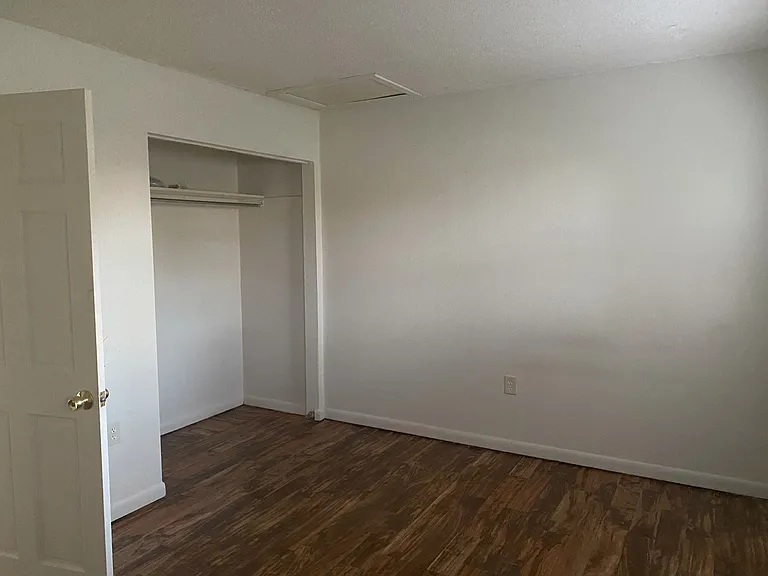 1030 W Walnut St — Photo 12