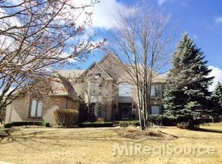 1162 Ridgeway Dr, Rochester, MI 48307