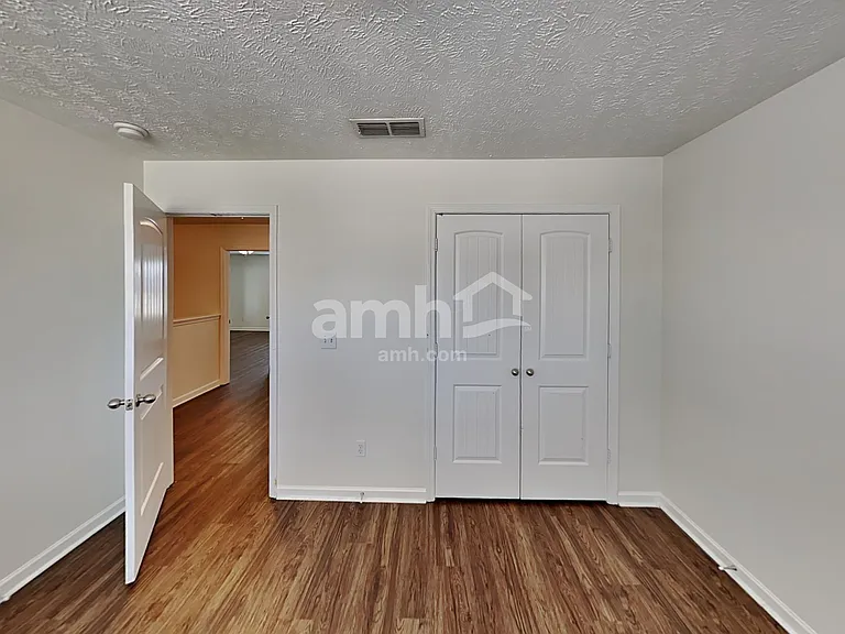 2076 Red Jacket Trce — Photo 18