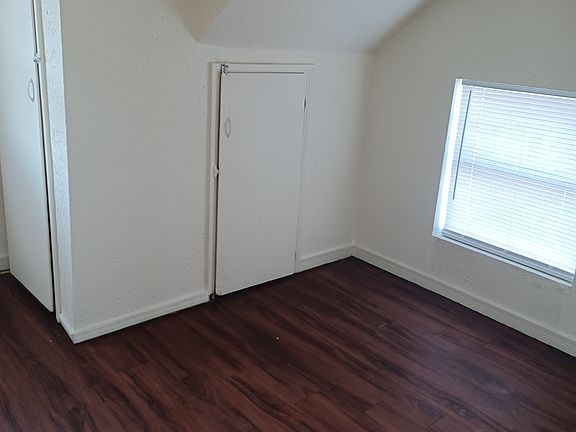 3rd image of 1404 NW Taylor Ave #B