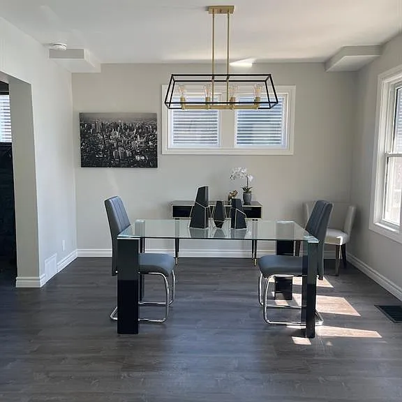 1677 Victoria Ave — Photo 7