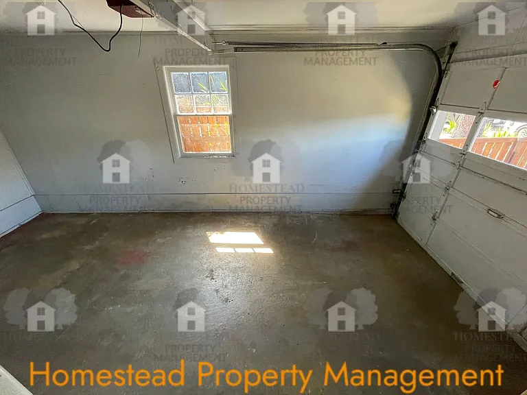 287 SE Ash St — Photo 26