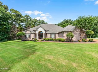221 Emerald Lake Dr, Jackson, TN 38305