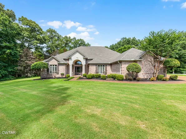 221 Emerald Lake Dr, Jackson, TN 38305