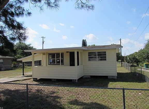 2nd image of 402 Rose Ave