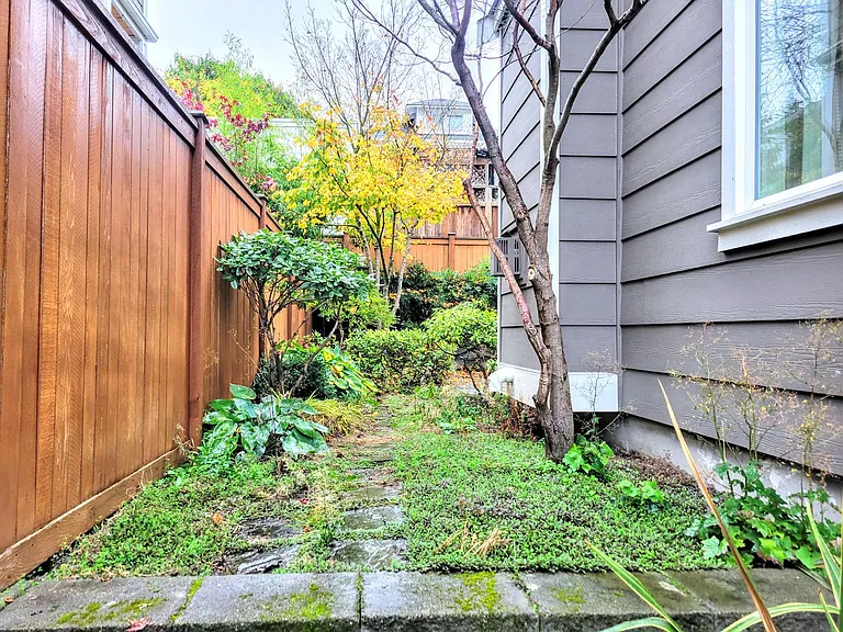 3814 Interlake Ave N #B — Photo 14