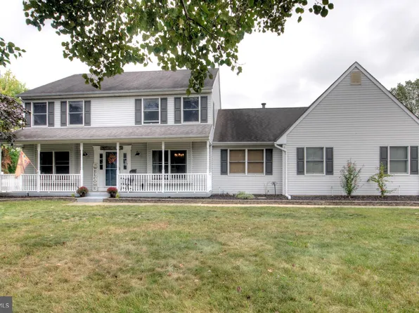 205 Meadowview Ct, Mullica Hill, NJ 08062